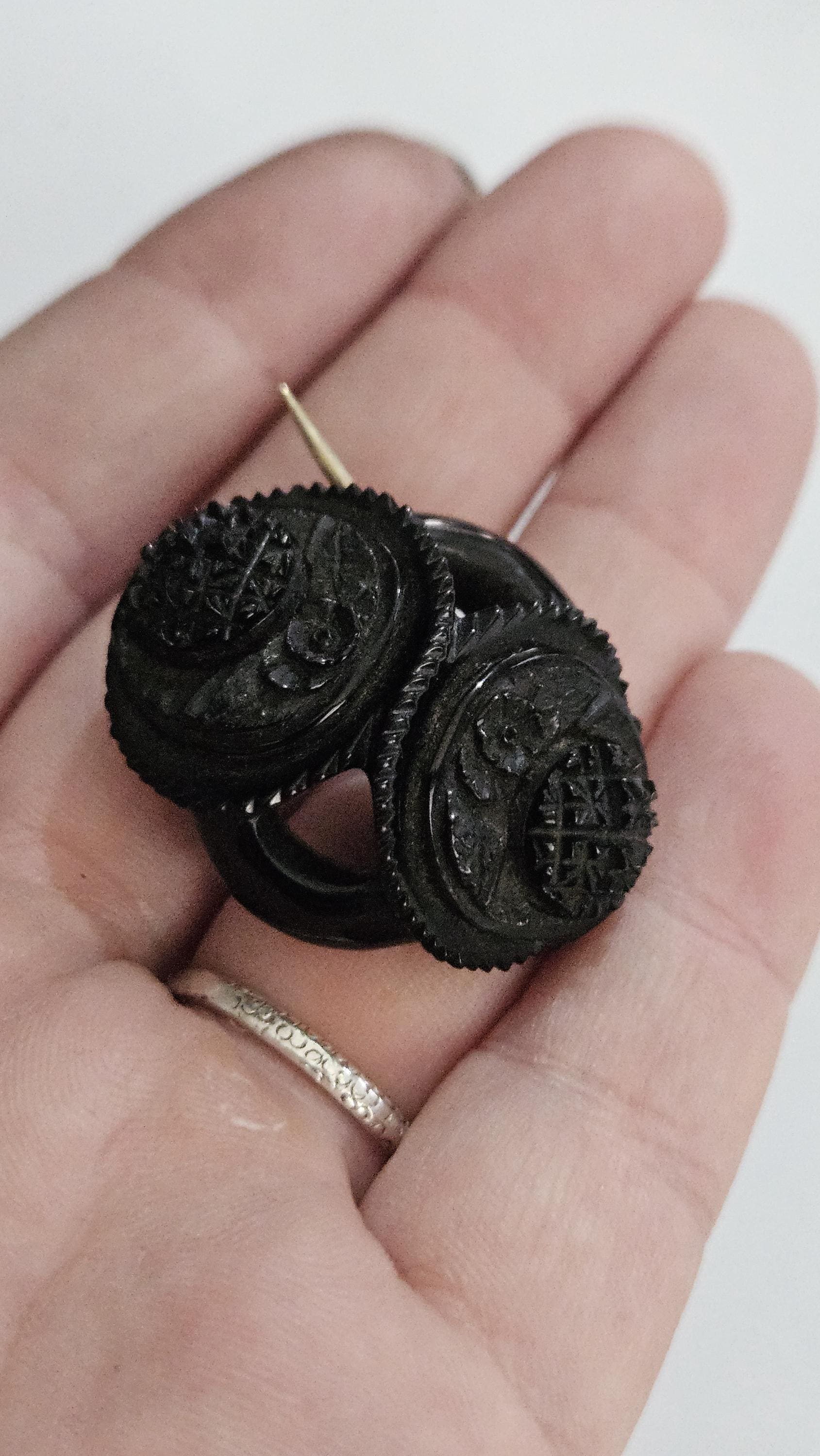 ヴィンテージ ジェットブローチ - Etsy 日本