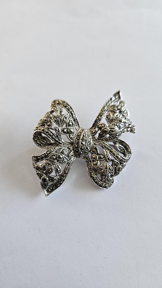 Vintage Silver Tone Marcasite Bow Brooch Intricate Back  display picture 1