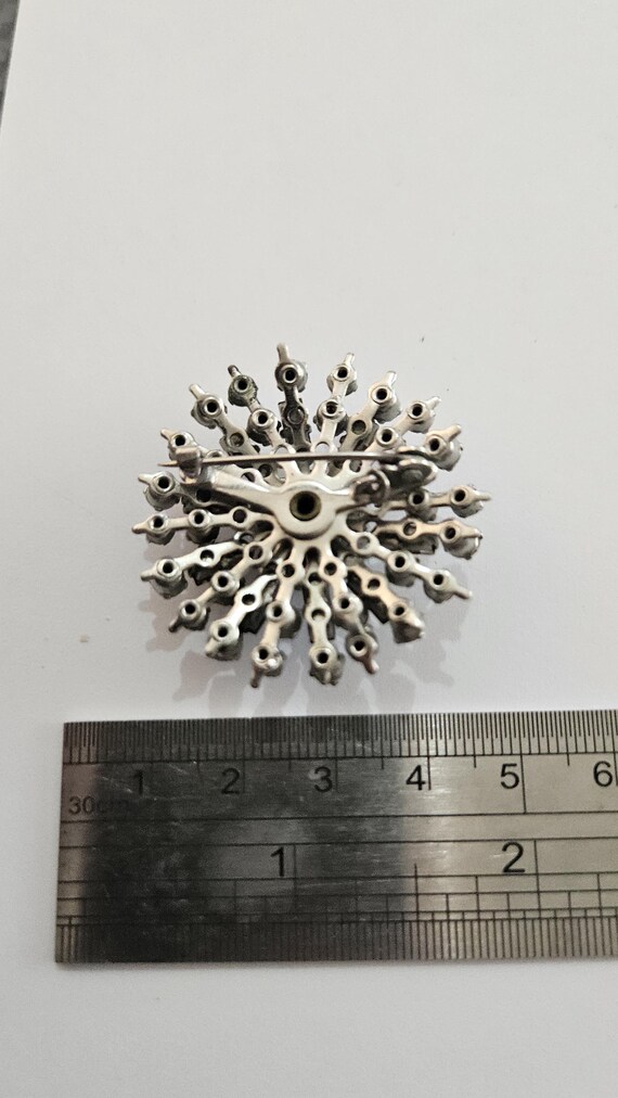 Broche Vintage Fleur à Quatre Niveaux En Pâte De Verre Bohème - Bijou Ancien, Métal Et Verre