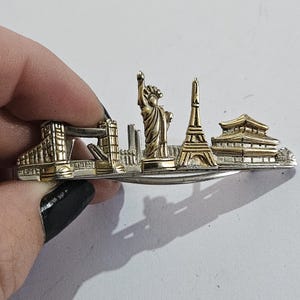 Pince à Cravate Vintage - Motifs Monuments Célèbres, Doré Et Argenté - Comme Neuve