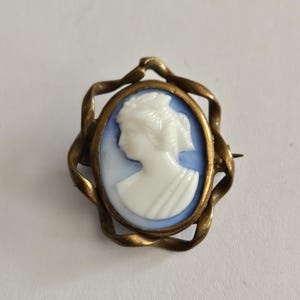 Victorian Antique Pinchbeck Blue French Carved Cameo Lady Brooch Pin