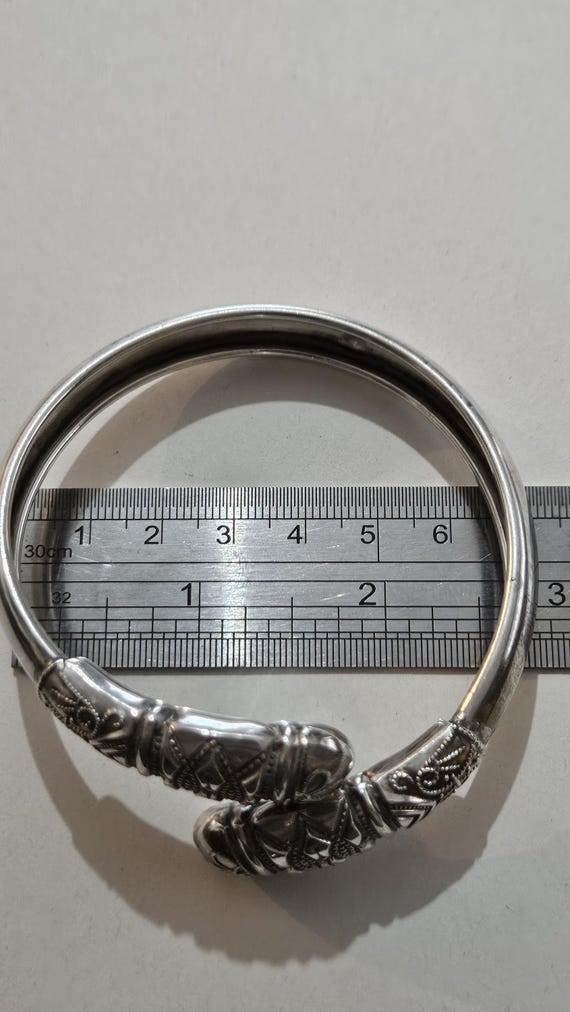 アクセサリー vintage Karen silver bracelet Vintage Karen Hill Tribe Silver Bangle • Repoussé Thai Bracelet - Etsy