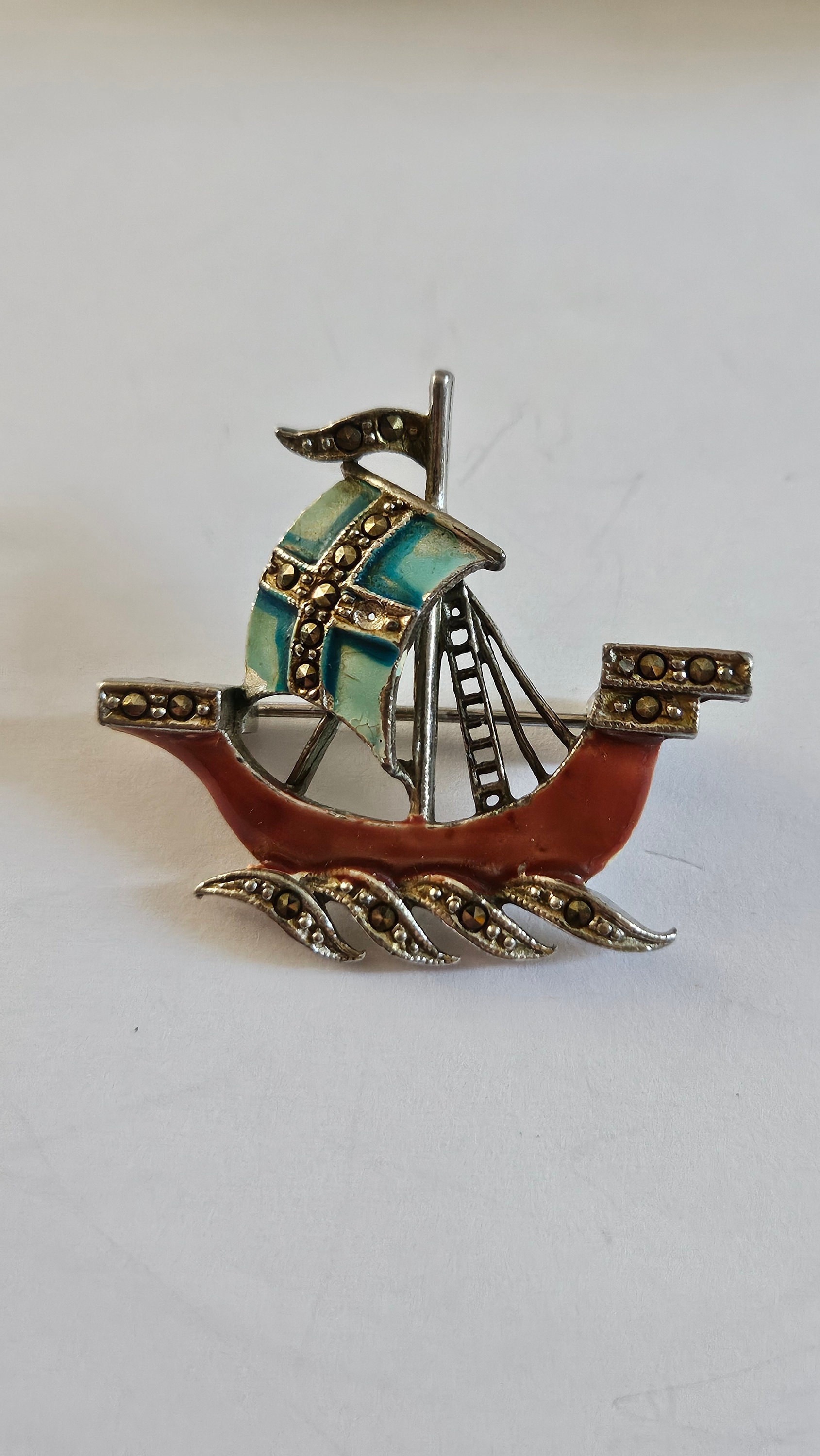 ヴィンテージ マーカサイト & エナメル ボート セイル シップ ブローチ