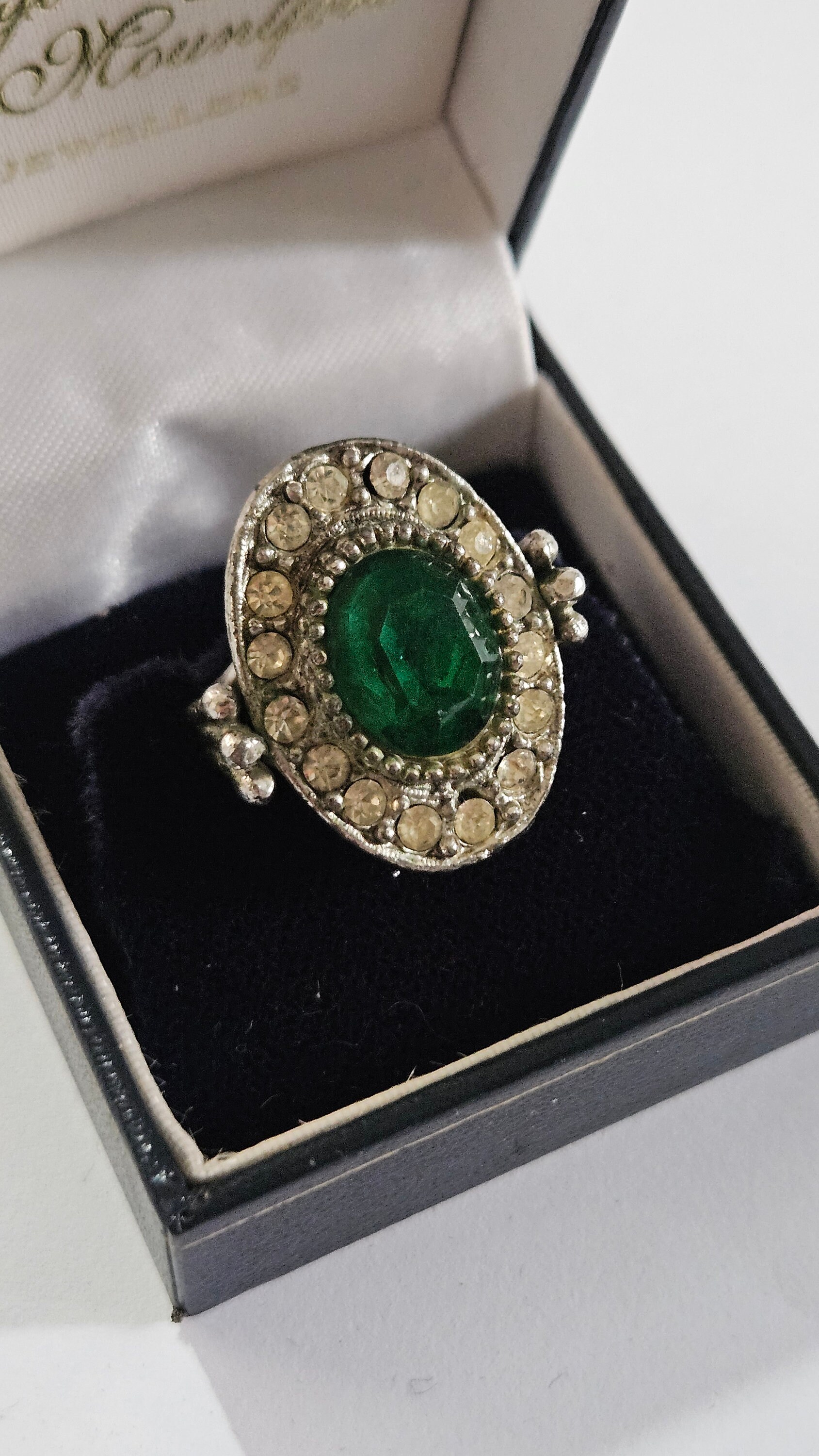 Bague Vintage Réglable Avec Cristal Vert émeraude - Bijou Ancien Couleur Or - Occasion