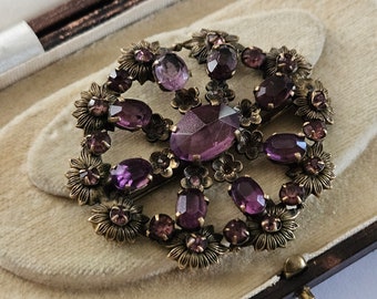 Broche Ancienne En Nacre Sculptée Feuille Et Fruit - Nacré - Occasion Bon état