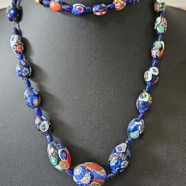 Vintage Murano Millefiori Kunst Glas Halskette - Große Venezianische Mosaik Perlen aus Kobalt - Italienischer Statement Schmuck aus der Mitte des Jahrhunderts
