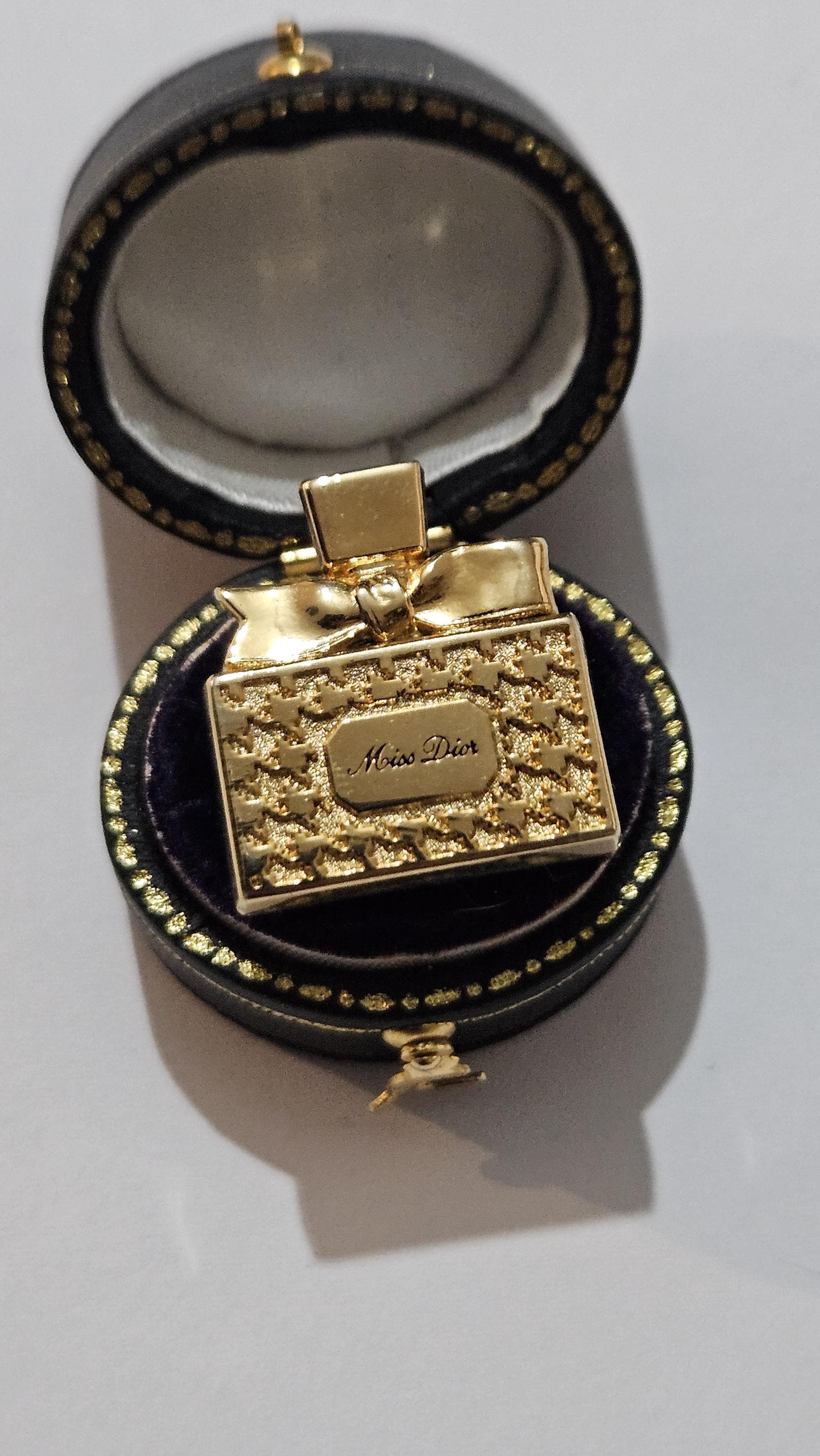 Prada pin brooch - Etsy 日本