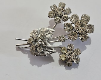 Broche Vintage En Os Sculpté - Motif Fleur D'edelweiss, Bijou Ancien Et Unique