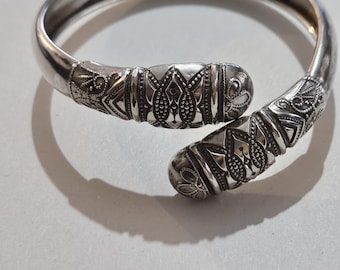 Vintage Karen Hill Tribe Silver Bangle • Repoussé Thai Bracelet - Etsy