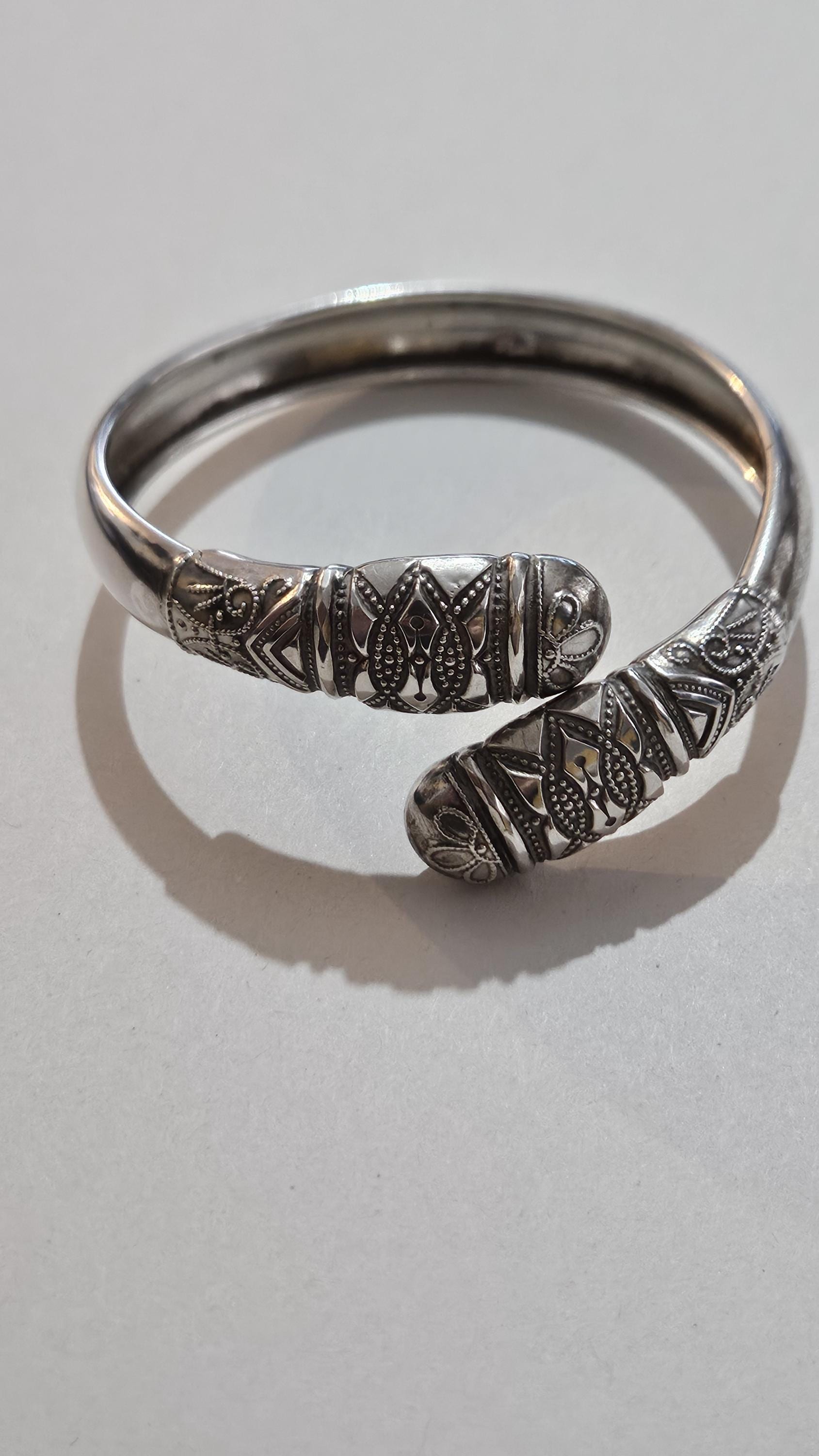 Vintage Karen Hill Tribe Silver Bangle • Repoussé Thai Bracelet - Etsy