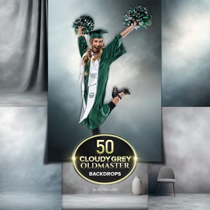 Può includere: Immagine composita con una laureata in abito e cappello verdi, che tiene pompon verdi e bianchi, saltando di gioia. Lo sfondo è grigio nuvoloso. Il testo sull'immagine recita "50 Cloudy Grey Oldmaster Backdrops."