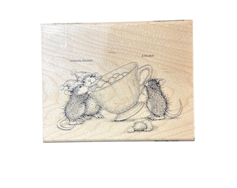 HMR131 House Mouse Designs Sharing A Sip Rubber Stamp By Stampendous