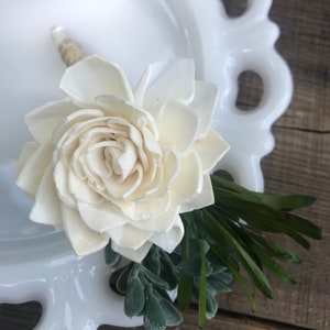 Wooden flower boutonniere, ivory dahlia grooms boutonniere, sola wood flower, grooms flower, boutineer, ivory wedding flowers