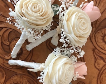 Sola flower boutonniere, ivory grooms boutonniere, sola wood flower, blush pink boutineer, ivory wedding flowers, wood boutineer