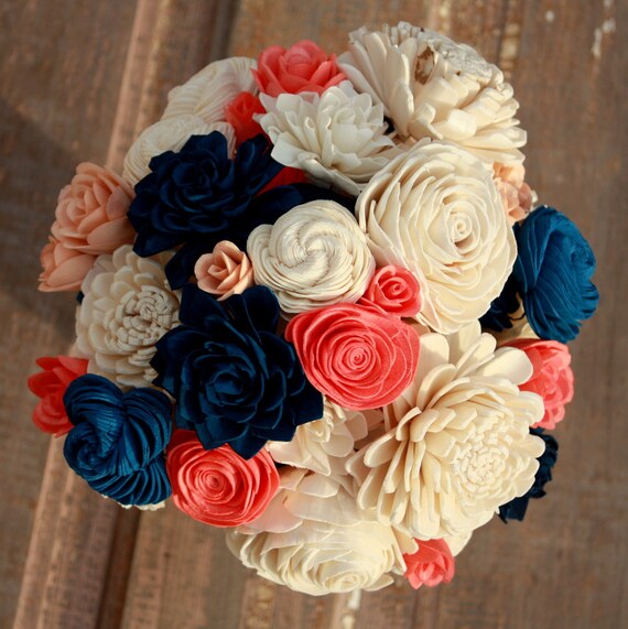Sola Fleur Bouquet Bouquet De Mariage Fleurs De Mariage Bleu Marine Bois Fleur Bouquet Corail Et Bleu Marine Eco Fleurs Fleurs Bois Corail Sola