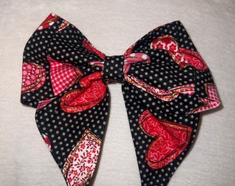 Polka dot hartboogclip en scrunchie