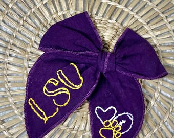 Lazo de lino de LSU bordado a mano, clip de fútbol de los Geaux Tigers