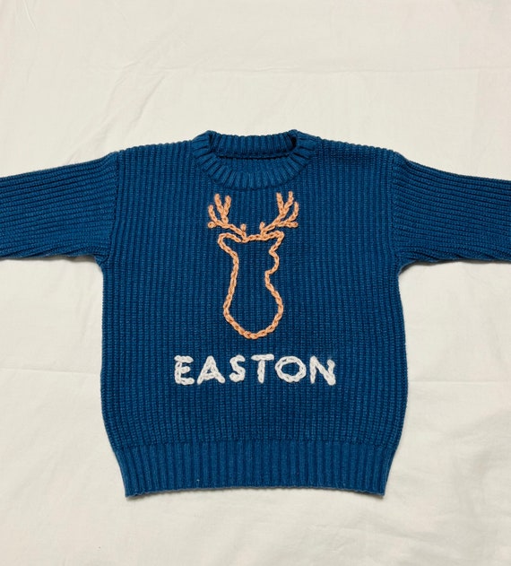 手編みベビーセーター、刺繍入り鹿デザイン、ネイビーブルー - Etsy 日本