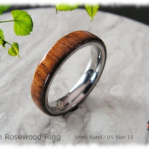 Yucatan Rose Holz-Ring mit 5mm Edelstahl Komfort Kern, Handarbeit - Kostenloser Versand