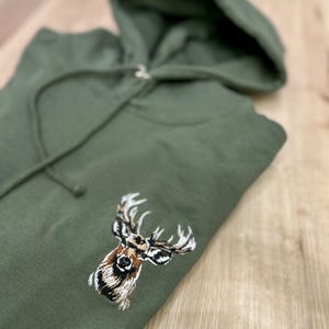 Hirsch T-Shirt Hirsch Hoody Jagd Tshirt Rothirsch Jagdmotiv Jäger Naturfreunde Landhausstil Rustikal Baumfäller Stick Geschenkidee