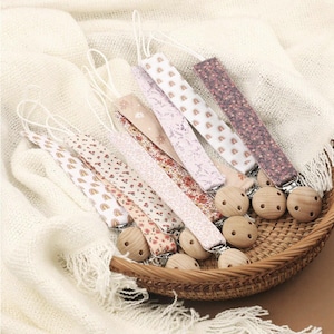 Personalized pacifier clip pattern