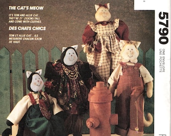 McCall's 5790 UNCUT/FF Faye Wine Twenty-one Inch Dressed Cats ©1992