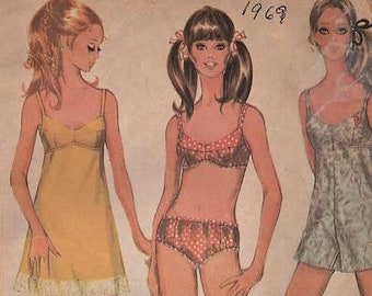 MCCall's 9776 HTF UNCUT Bra, Bra-Slip, Bra-Pant-Slip & Bikini Bust 34 ca.1968 Scarce with Pitiful Envelope