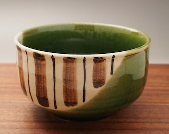 Oribe Jyuso (Green) - Japanese Ceramics Matcha Bowl Tea Cup - Handcrafted Minoware - Made in Japan - 日本製（美濃焼）抹茶碗