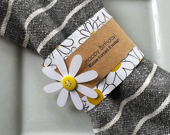 Simple Farmhouse Country Spring summer Elegant Daisy Party Decor Napkin Rings for Birthday or Baby Wedding Shower with a Personalized Tag.