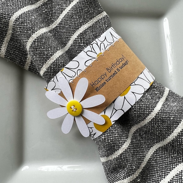 Simple Farmhouse Country Spring summer Elegant Daisy Party Decor Napkin Rings for Birthday or Baby Wedding Shower with a Personalized Tag.