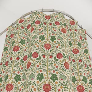 Christmas Floral Shower Curtain: Festive Botanical Bathroom Decor