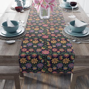Floral Cotton Twill Table Runner: Colorful Spring Decor