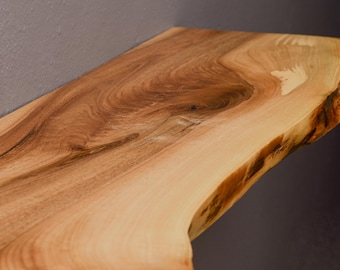 Schwimmender rustikaler Kaminmantel, Live Edge Walnuss-Mantelregal, schwimmendes Kaminmantelregal, rustikales Mantelstück, Geschenk für Haus, Mantel