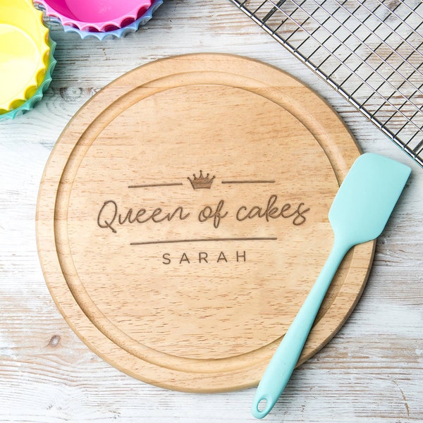 Personalized Gift For Her, Queen of Cakes Cutting Board, Round Wood Cutting Board, Engraved Wooden Chopping Board, Birthday Gift For Women