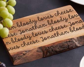 Tablero personalizado de madera de olivo Live Edge con grabado personalizado, regalos de queso para él, Día del Padre, Día de la Madre