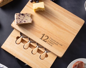 Juego de tablero de madera personalizado para fiestas con el lema «Nuevo hogar» / Regalo para un nuevo hogar en pareja / Regalo para una nueva casa en amigos / Tabla de embutidos como regalo familiar