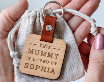 Llavero personalizado para mamá, regalo del día de la madre de la hija, llavero cuadrado de madera y cuero, regalo grabado para mamá