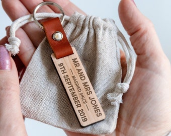 Personalised Wedding Anniversary Keyring - Romantic Engraved Gifts for Husband Wife - Unique Mr and Mrs Keychain - Wood and Leather