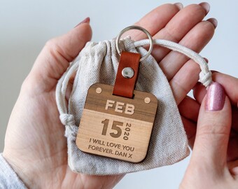 Personalised Calendar Keyring - Meaningful Date Anniversary Gift Key Chain for Him and Her - Cute Valentines Idea