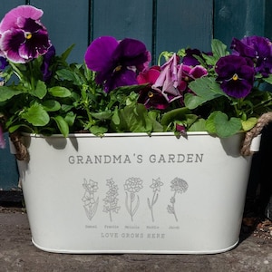 Personalized Engraved Family Plant Pot | Birth Month Flower Planter | Mothers Day Gift for Grandma | Gift For Grandpa From Grandchildren