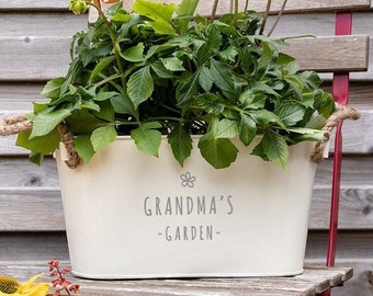 Engraved Flower Pot 'Grandma's Garden' - Unique Indoor Outdoor Herb Planter - Birthday or Mothers Day Gift for Grandma Grandmother Gran