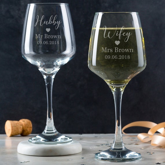 Personalised Hubby and Wifey Wine Glasses Personalized Gifts for Husband  Wife Bride Groom Engraved Wedding Anniversary Gifts for Couple 