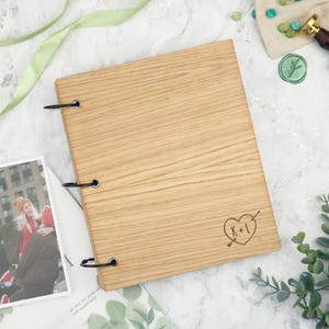 Personalised Engraved Heart Scrapbook | Valentines Day Memory Book | Gift for Girlfriend Wife | Couples Photo Book | 5th Wooden Anniversary Bild 2