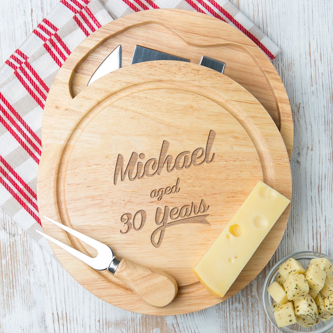 Tablero redondo de madera para quesos de 9.8 in, regalo para cumpleaños,  diseño de edad solo importa si eres queso