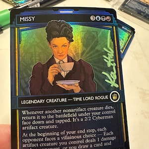 Missy Universes Beyond: Showcase Doctor Who (WHO) - carta laminata autografata