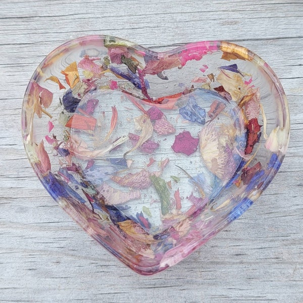 Dried Flower Memorial Memory Keepsake Heart Ring Trinket Dish Funeral Wedding Flowers in Clear Resin Bridal Bouquet Tiered Tray Decor 3 inch