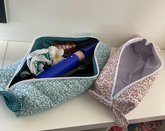 ヘアツールバッグまたは特大サイズの化粧ポーチ