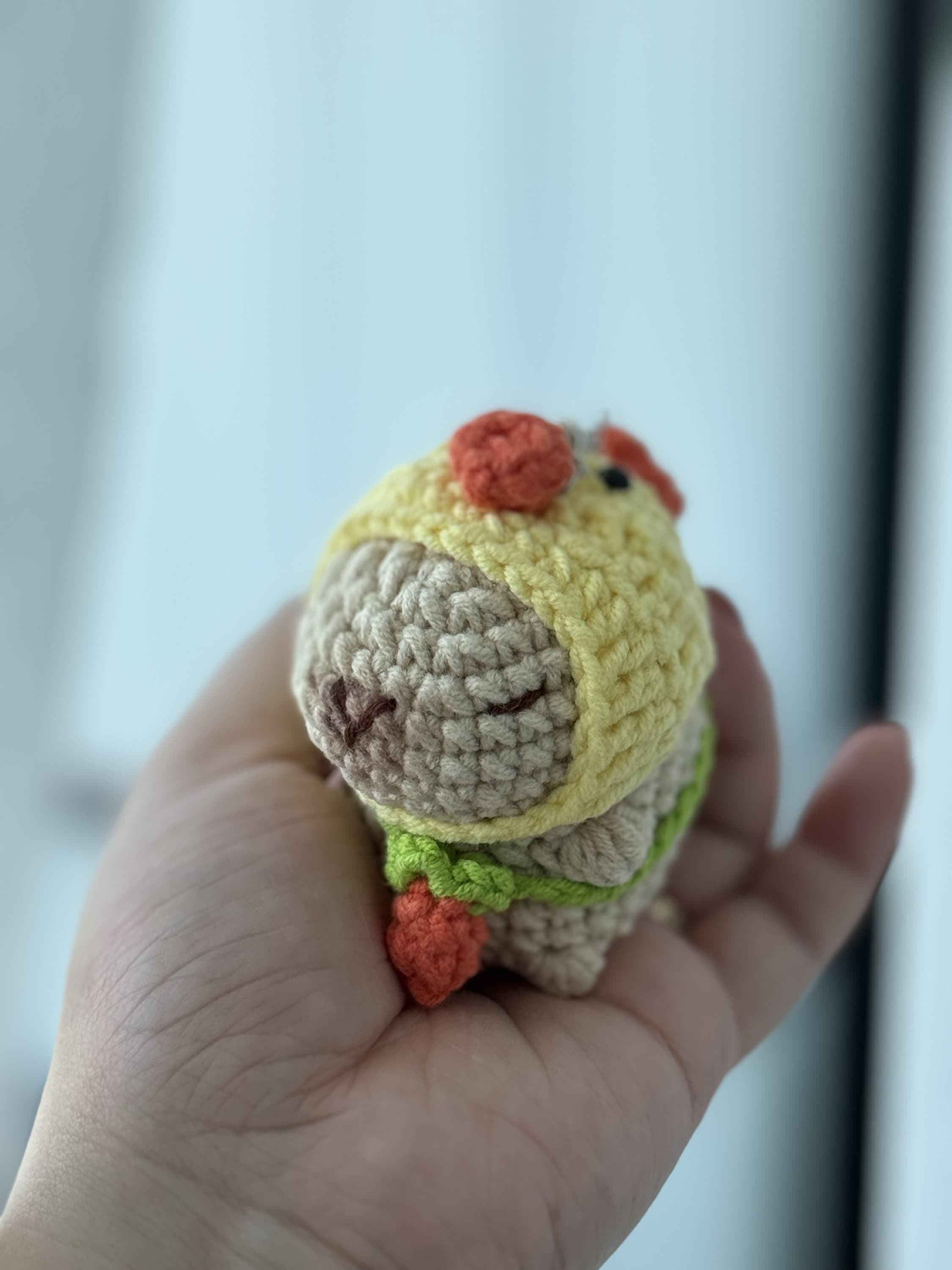 かぎ針編みのカピバラキーホルダー：イチゴ、クマ、ひよこ