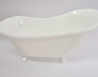 Zeepbakje in de vorm van een badkuip, met inzetstukken van imitatiebladgoud, kunsthars