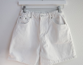 Short blanc taille haute Pull&Bear pour femmes